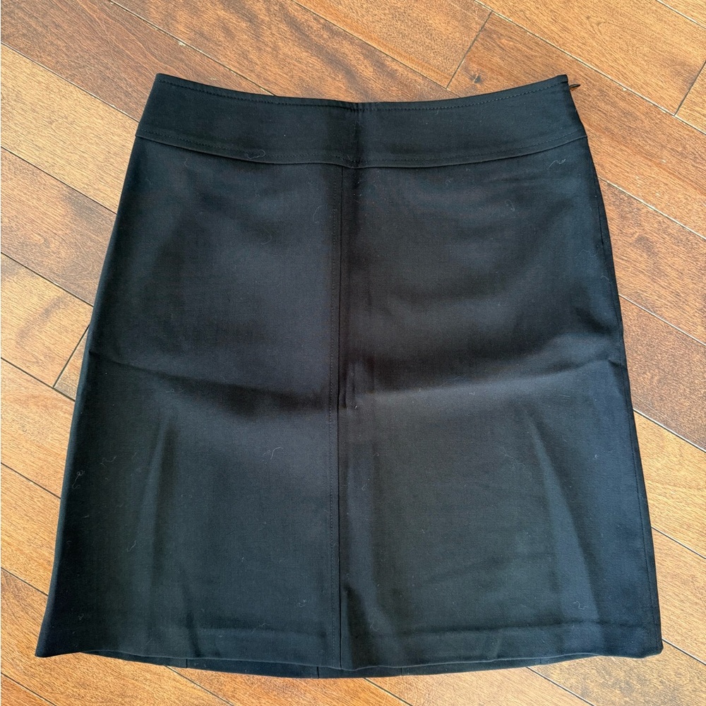NWOT black skirt side zip fully lined